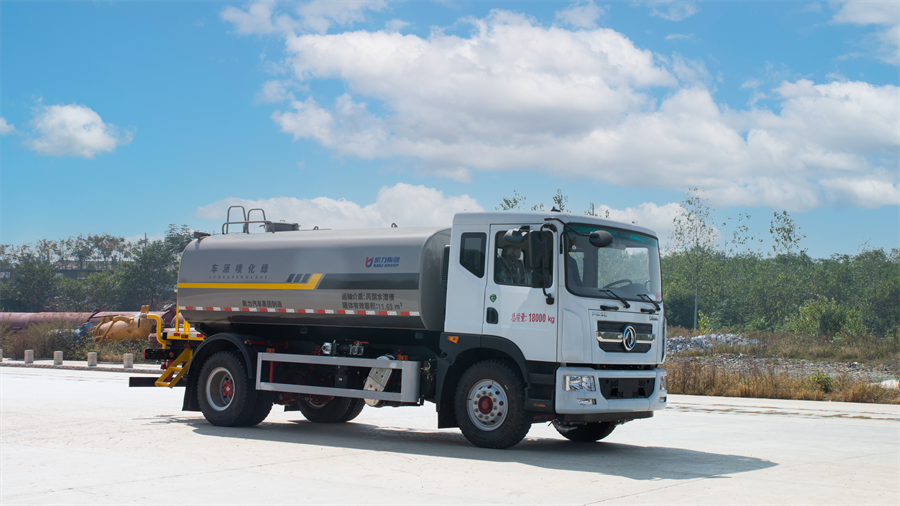 15方 18噸東風(fēng)多利卡D9灑水車(chē) 4500軸距